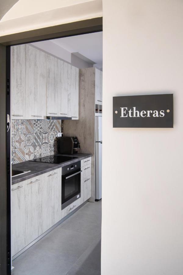 Etheras Nikiana Luaran gambar